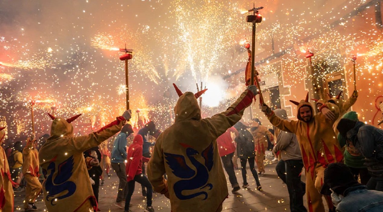 descubre-la-fascinante-fiesta-de-les-santes-en-matar-m-nblanc