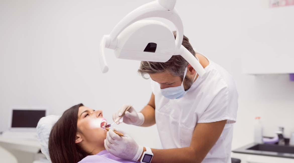 Revisión dental durante una visita al dentista