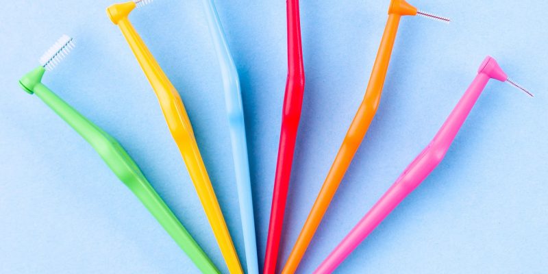 Higiene-profunda-con-cepillos-interdentales